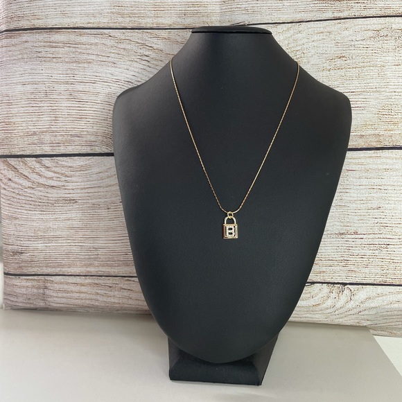 Initial necklace letter B - Picture 11 of 11